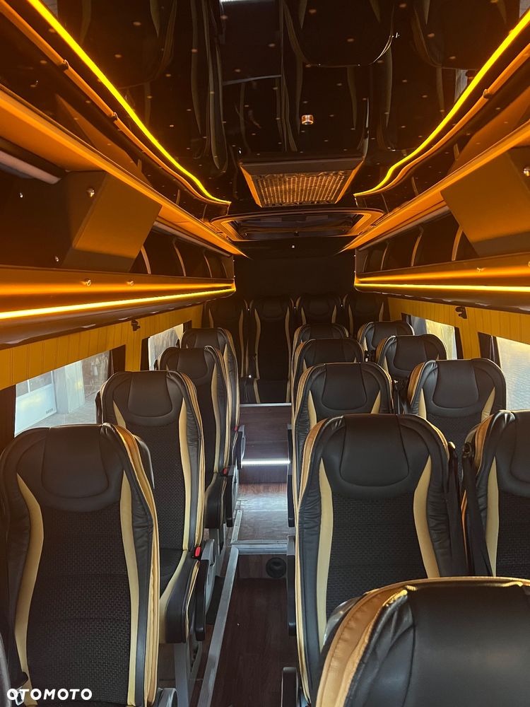 Mercedes-Benz 519 model - 13