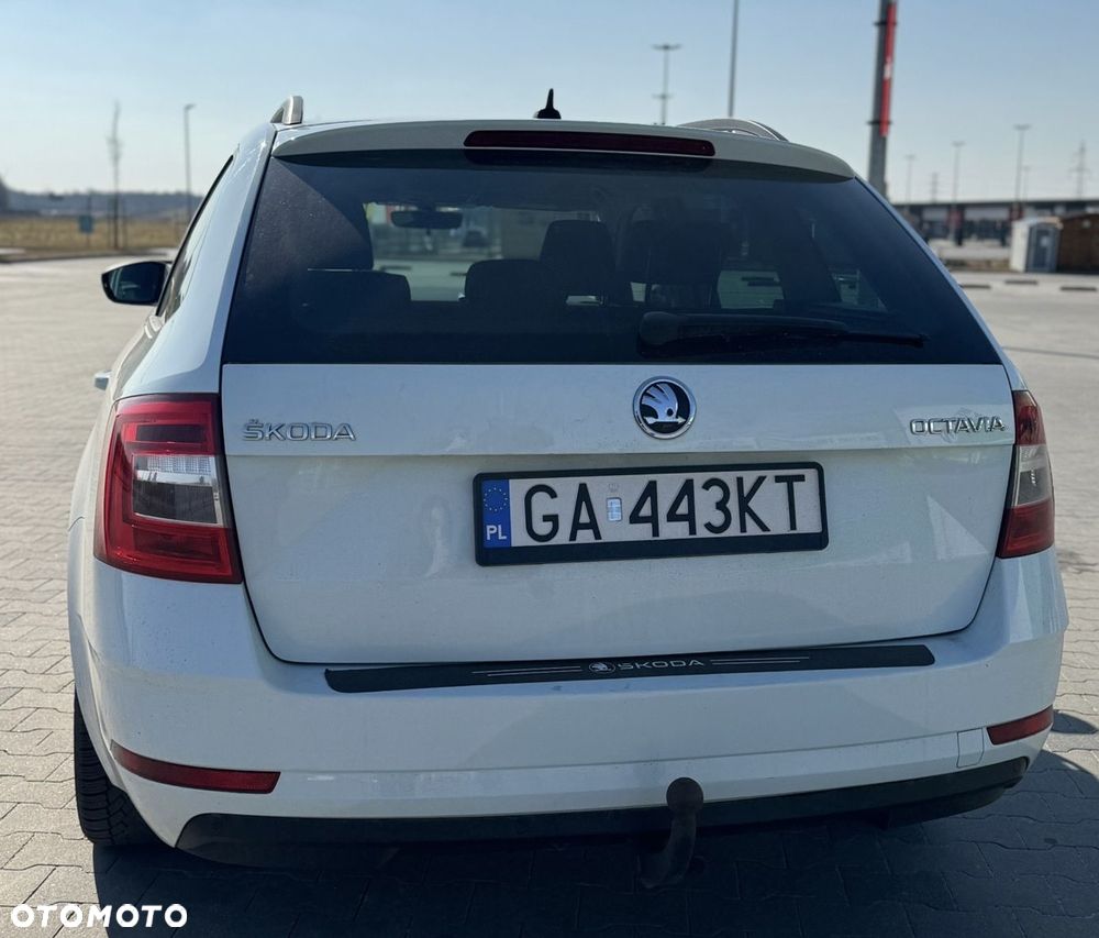 Skoda Octavia 1.6 TDI Clever DSG - 6