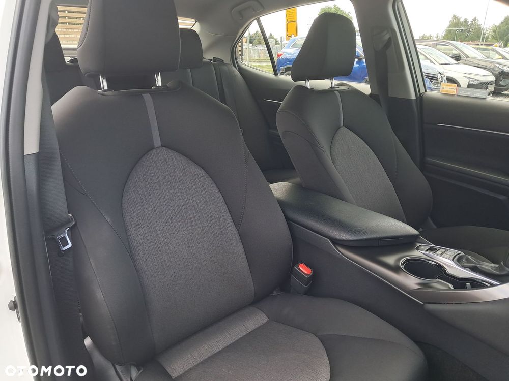 Toyota Camry 2.5 Hybrid Comfort CVT - 21