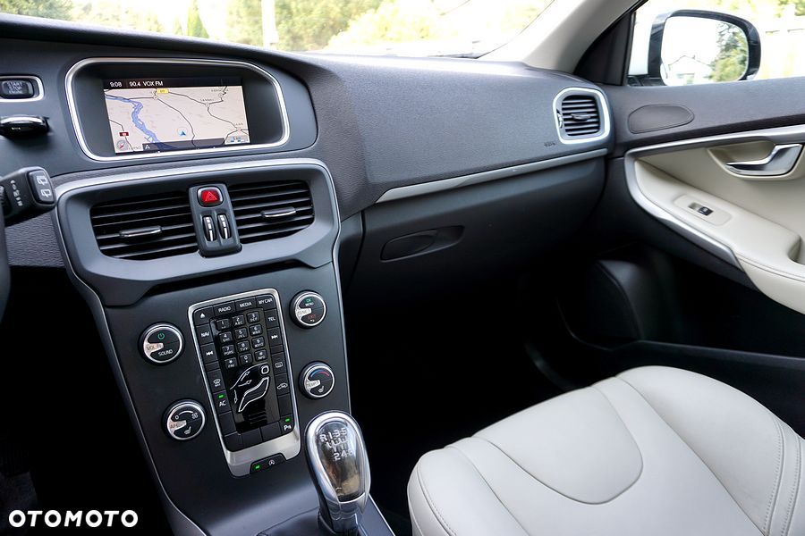 Volvo V40 D2 Summum - 34