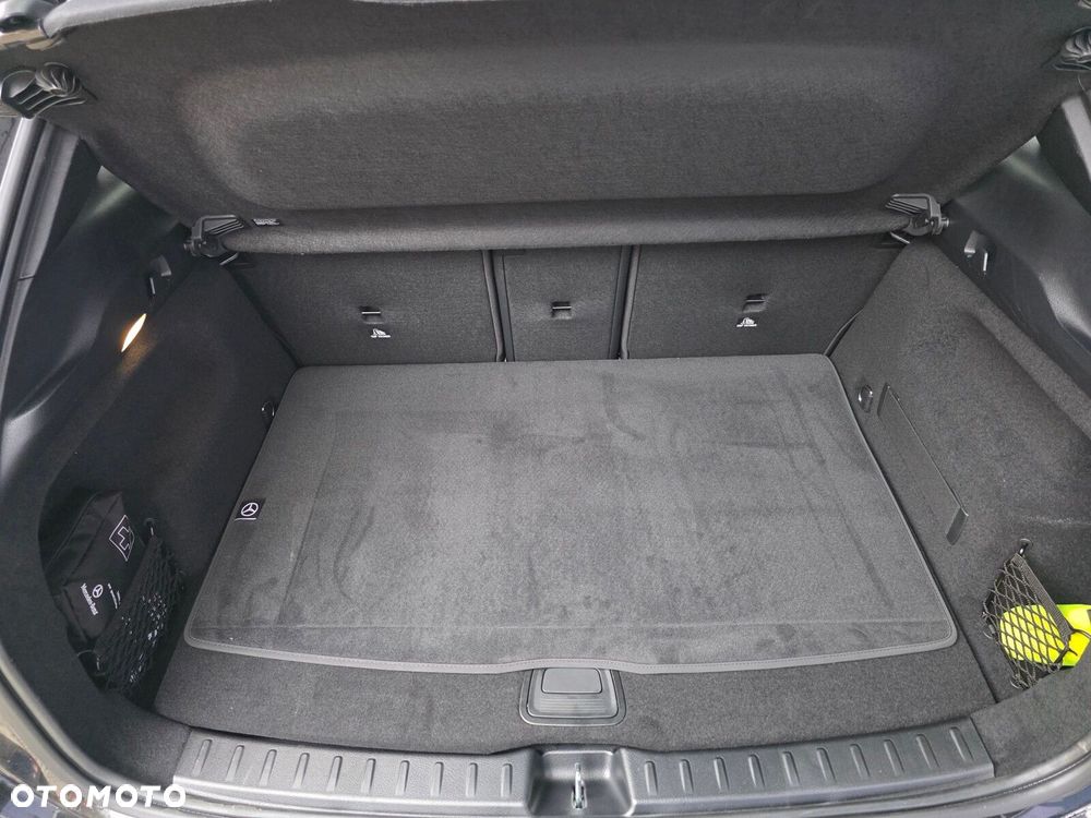 Mercedes-Benz GLA - 9