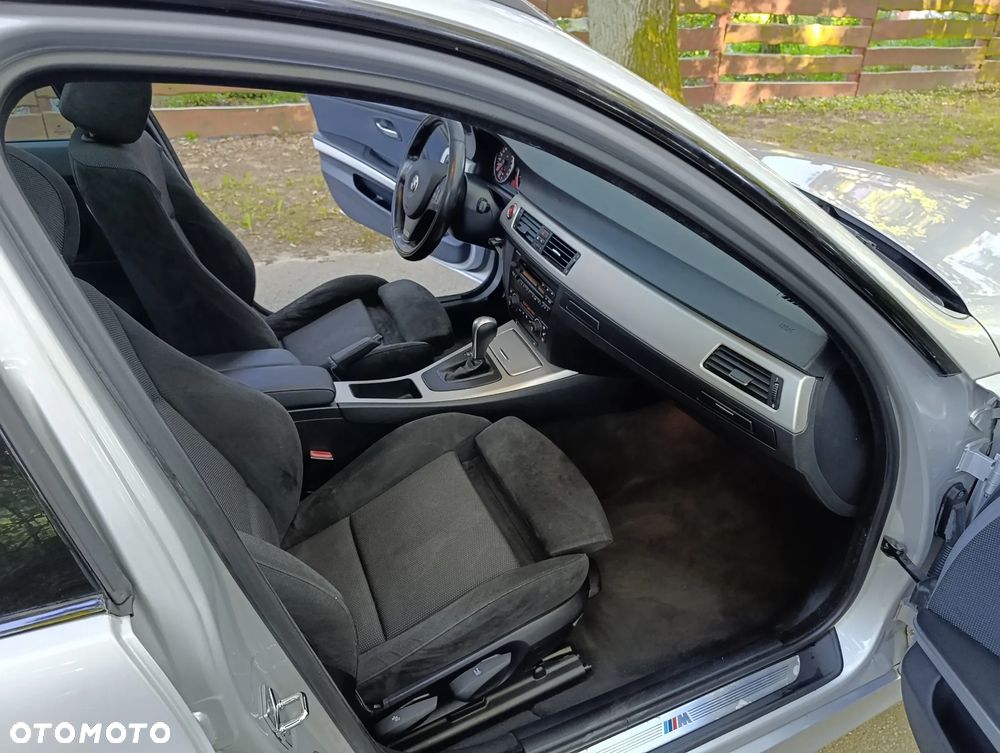 BMW Seria 3 330i - 9