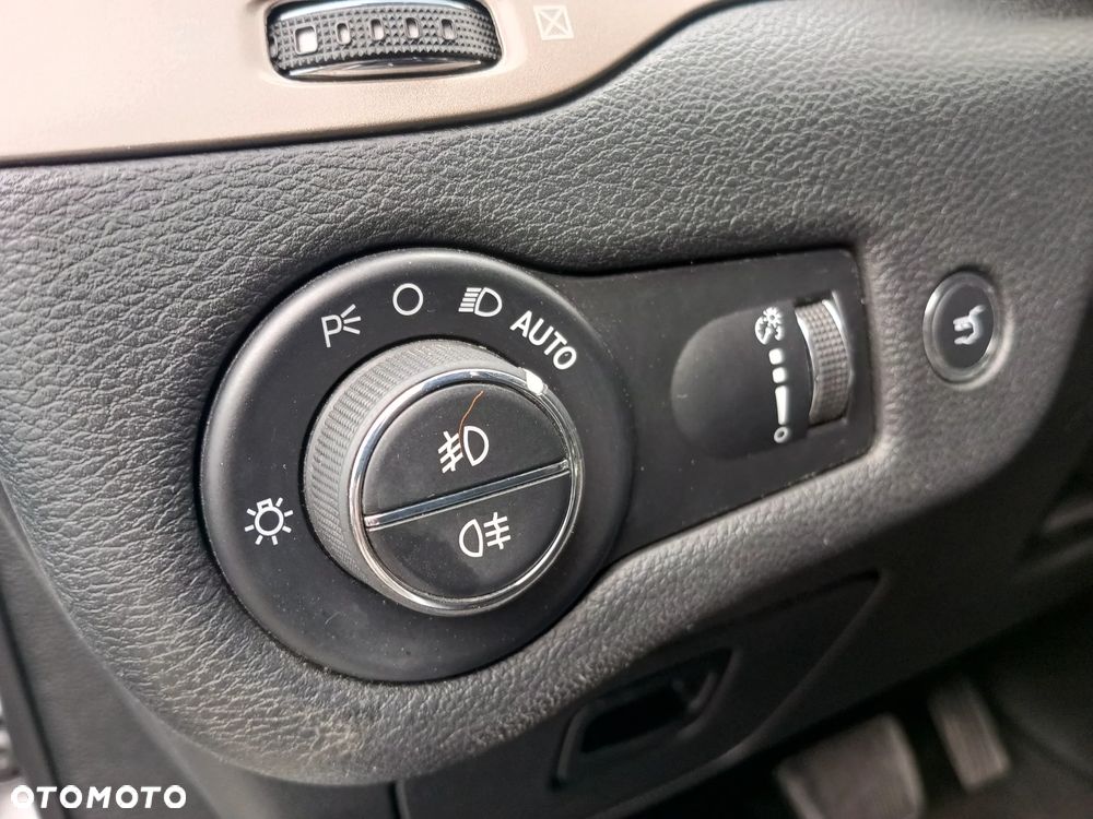 Suzuki Ignis 1.2 SHVS Premium CVT - 12