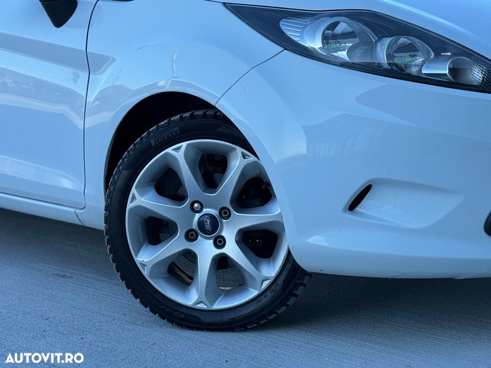 Ford Fiesta 1.25 Ghia - 11