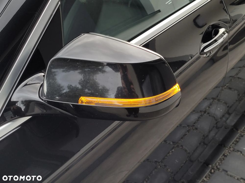 BMW Seria 5 525d - 35