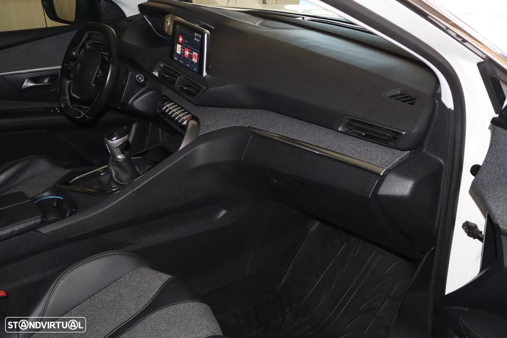 Peugeot 3008 PureTech 130 Stop & Start GPF Allure - 15