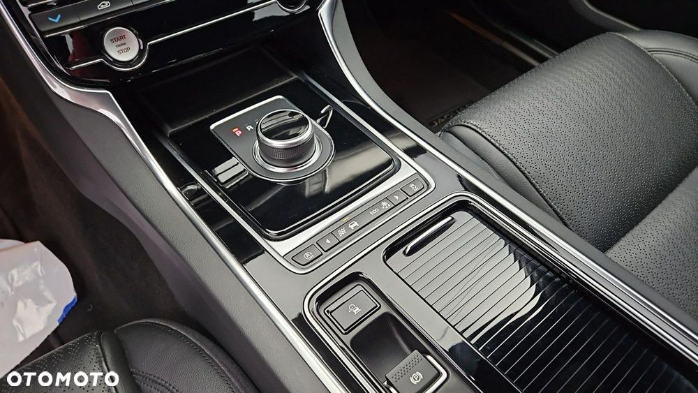 Jaguar XF 2.0 i4D Prestige - 18