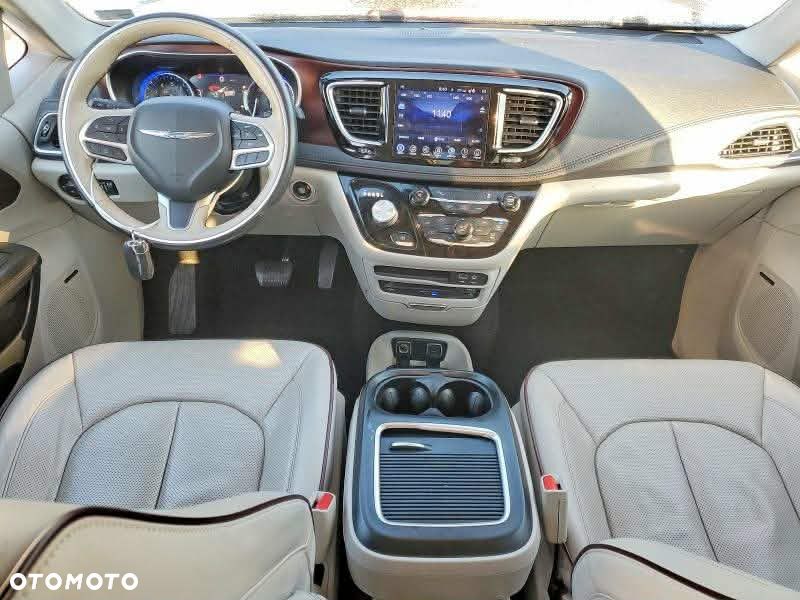 Chrysler Pacifica - 1