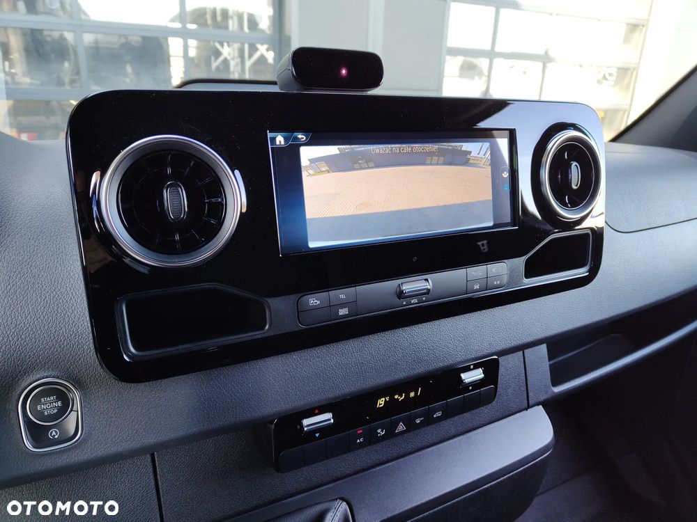 Mercedes-Benz Sprinter - 12