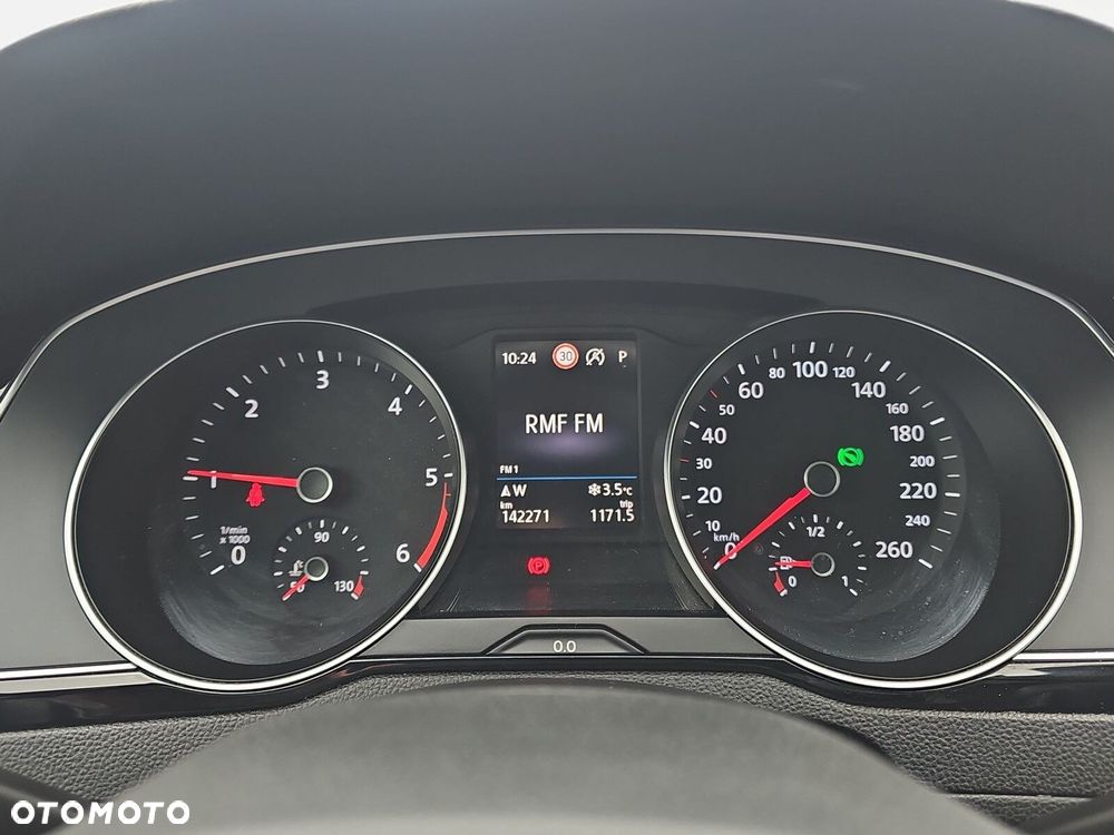 Volkswagen Passat - 26