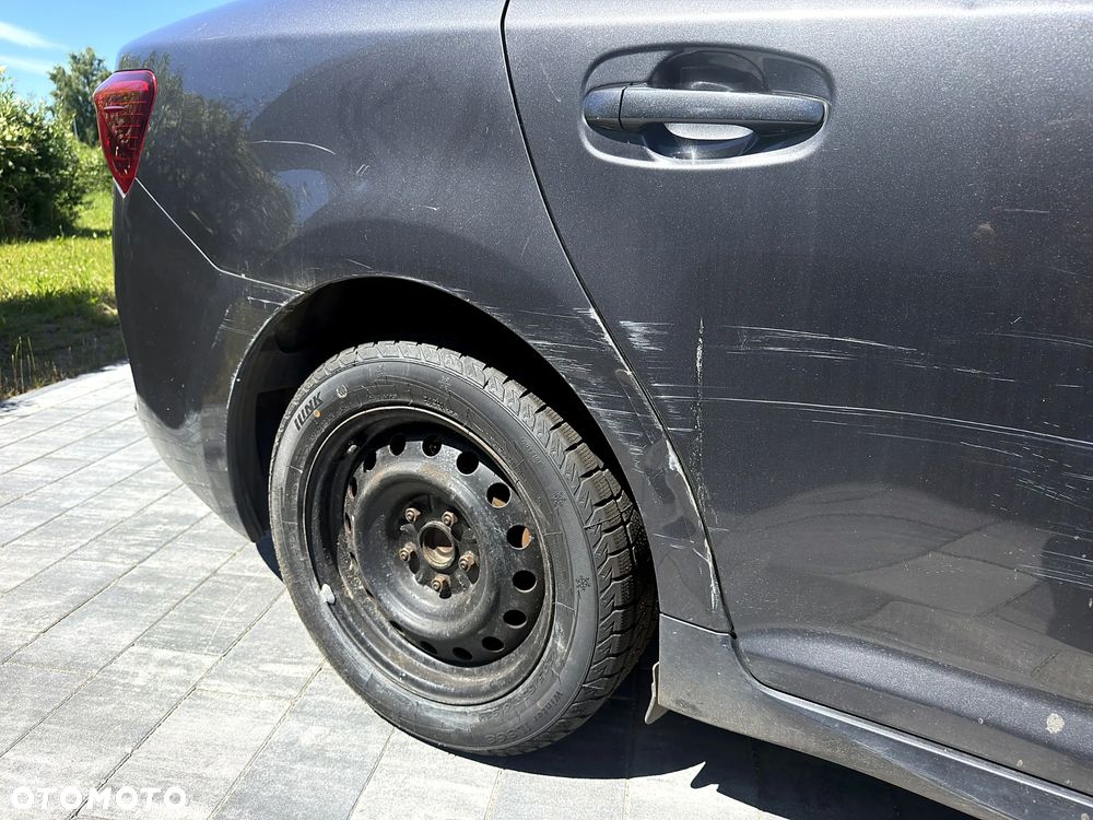 Toyota Avensis 1.8 Active - 14
