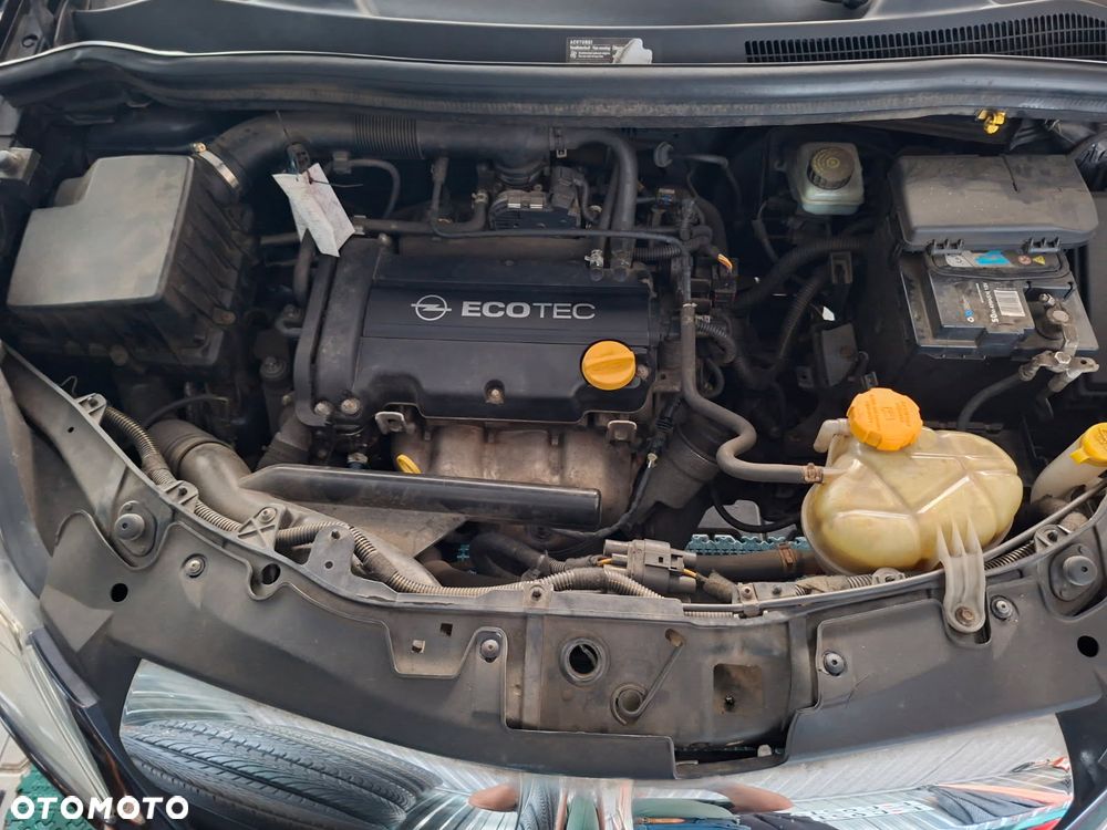 Opel Corsa 1.2 16V Cosmo - 12