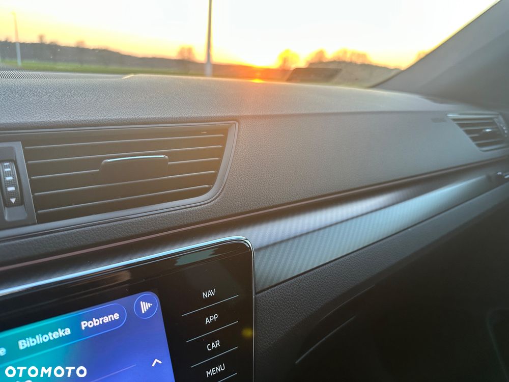 Skoda Superb 2.0 TDI SCR Sportline DSG - 27