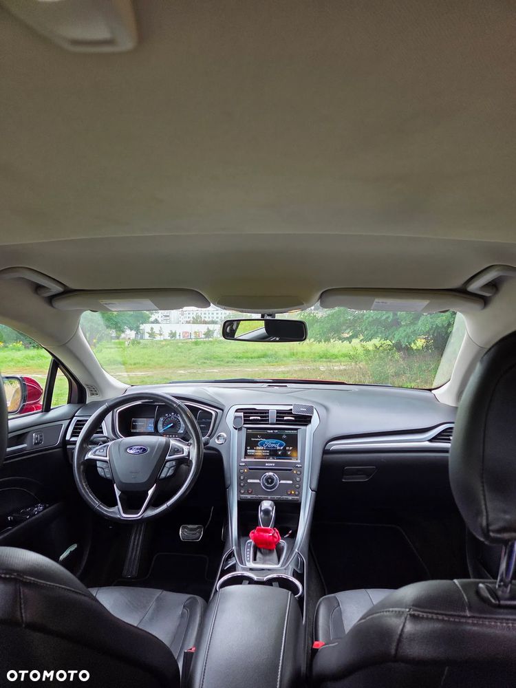 Ford Fusion 2.0 EcoBoost Titanium - 24