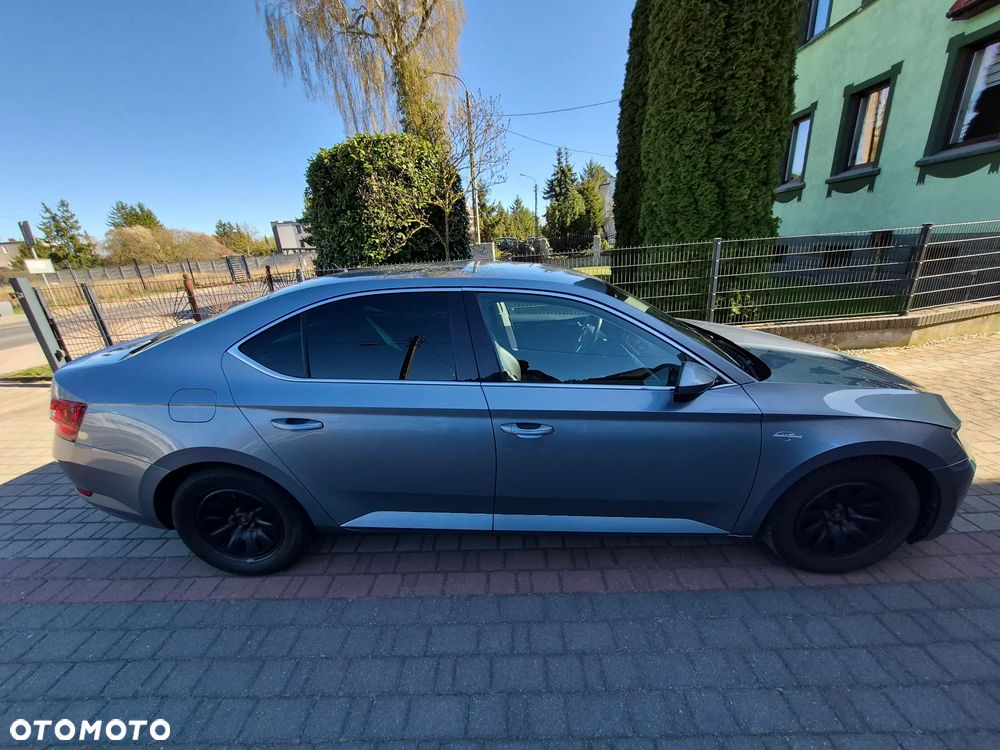 Skoda Superb 2.0 TDI SCR 4x4 L&K DSG - 3