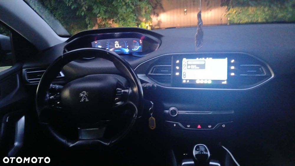 Peugeot 308 1.5 BlueHDi Allure Pack S&S - 29