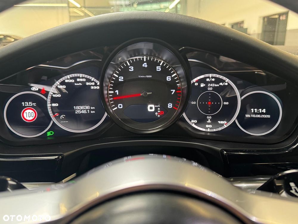 Porsche Panamera - 16