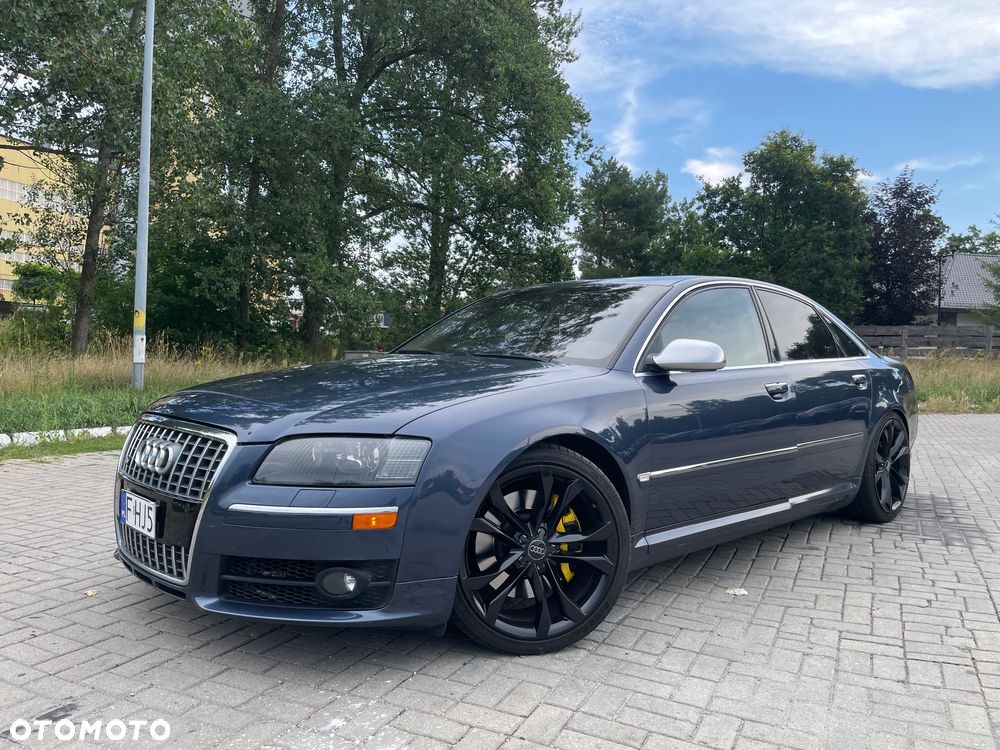 Audi A8 4.2 Quattro - 1