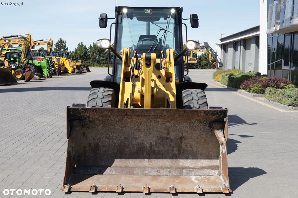 Caterpillar CAT 906M - 11