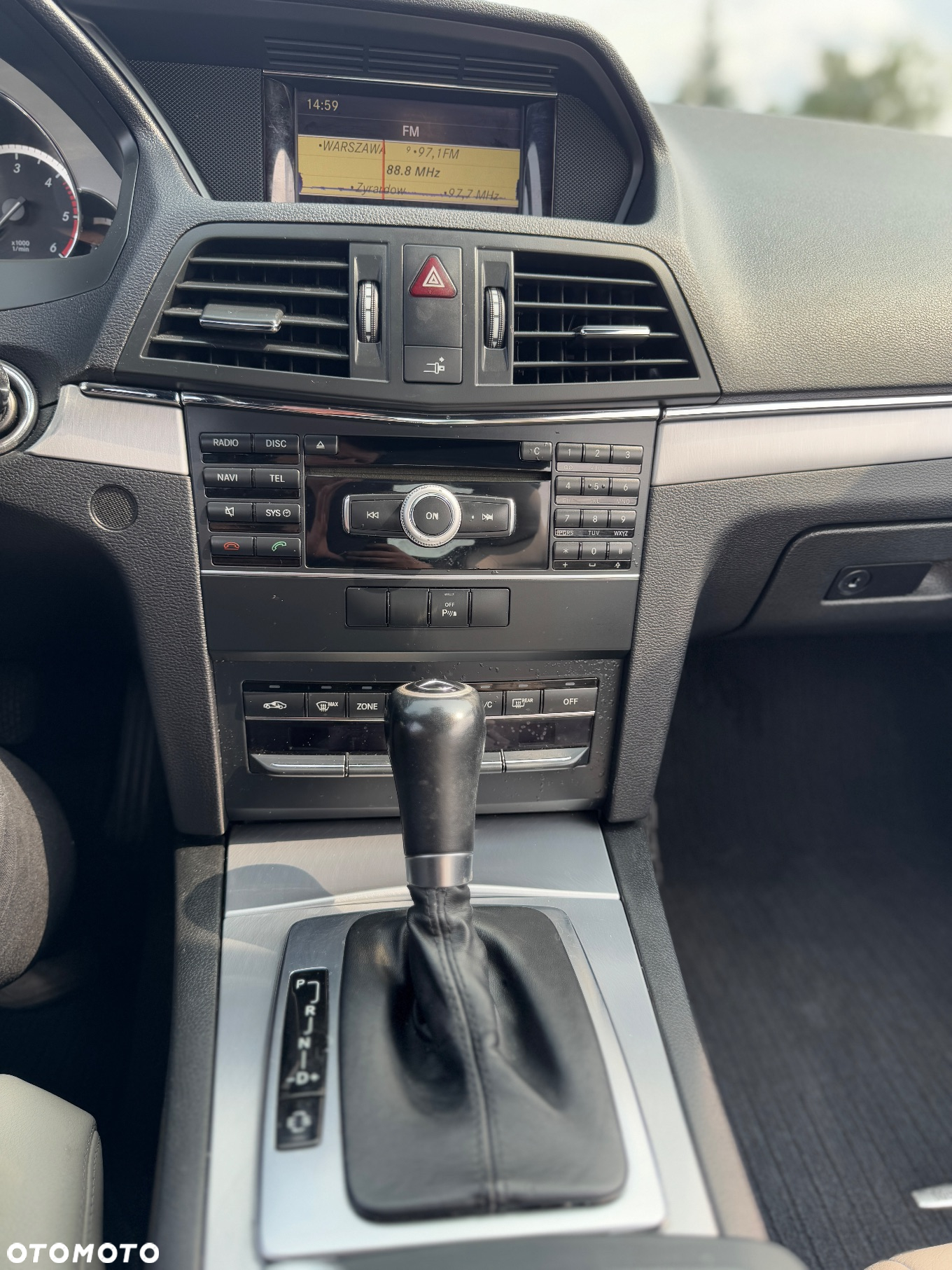 Mercedes-Benz Klasa E 220 CDI DPF Coupe BlueEFFICIENCY Automatik Avantgarde - 22