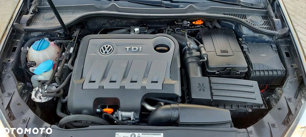 Volkswagen Golf 2.0 TDI Highline - 14