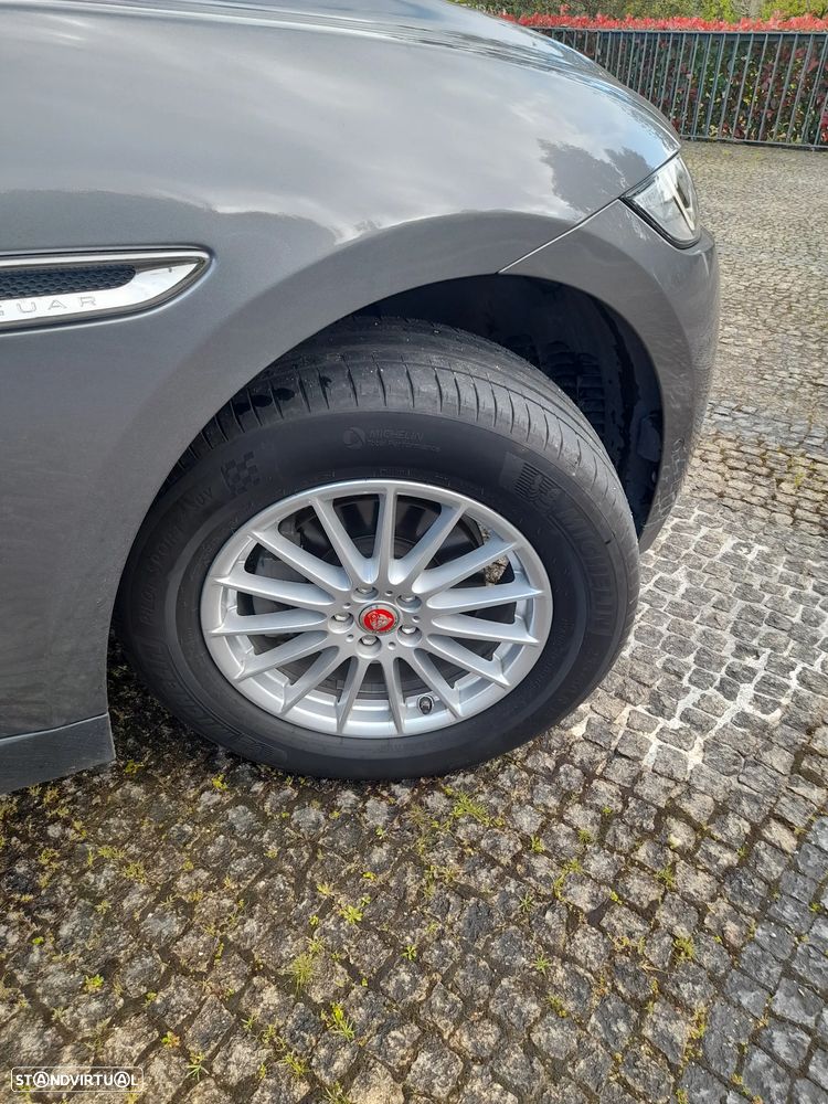 Jaguar F-Pace 2.0 i4D Portfolio - 13