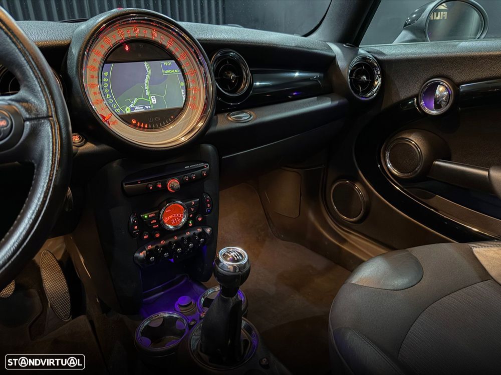 MINI 3 Portas Cooper D - 19