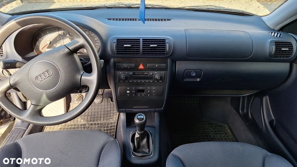 Audi A3 3-drzwiowe 1.6 Attraction - 17