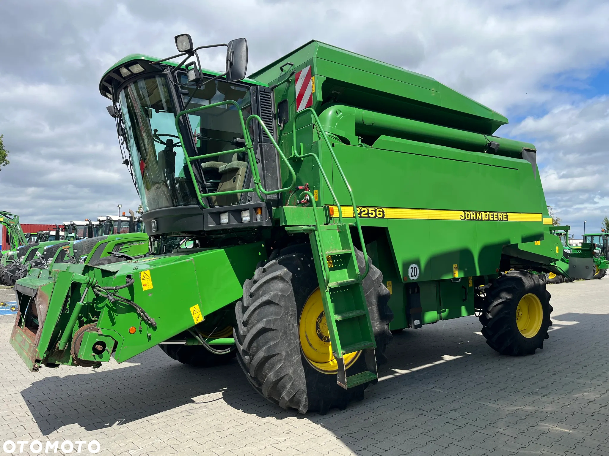 John Deere 2256 - 5