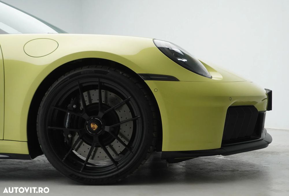 Porsche 911 Carrera 4 GTS PDK - 10