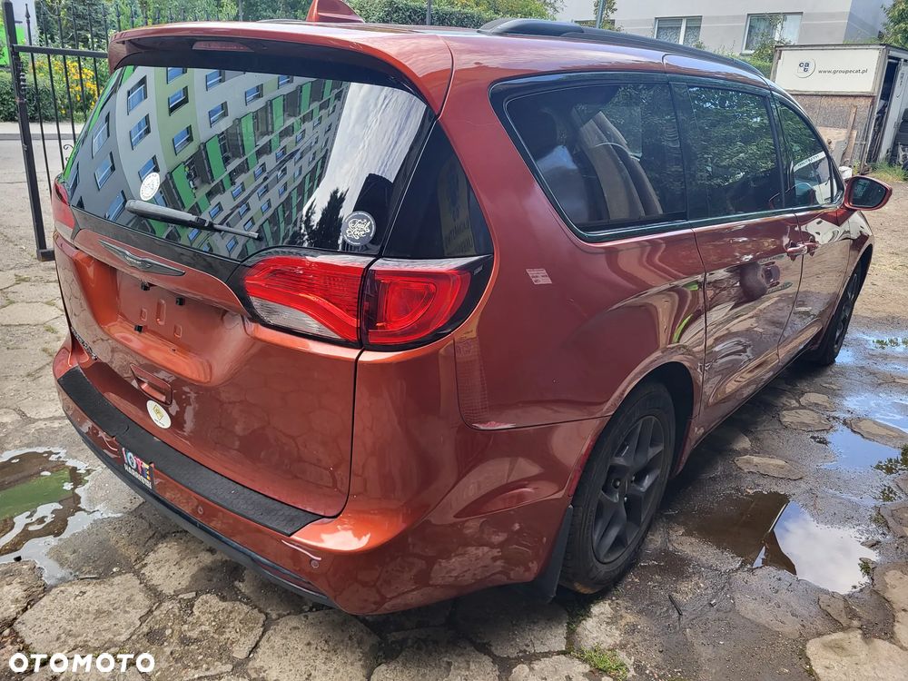 Chrysler Pacifica - 5