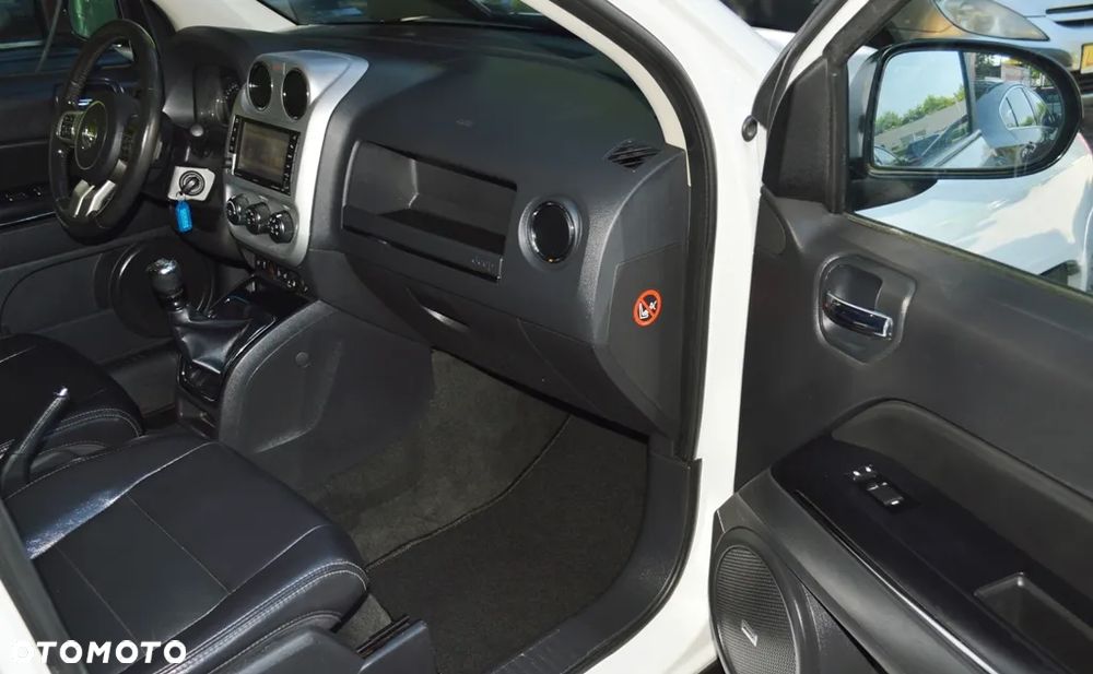Jeep Compass - 33