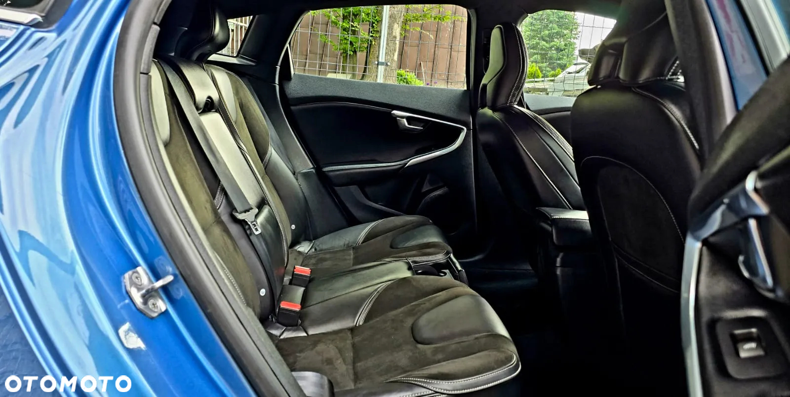 Volvo V40 D2 Drive-E R-Design Momentum - 14