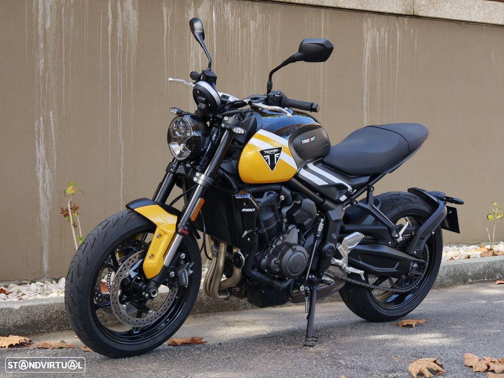 Triumph Trident 660 Cosmic Yellow - 1
