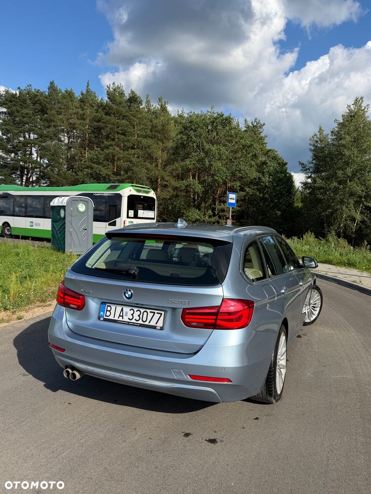 BMW Seria 3 328i xDrive Luxury Line - 11