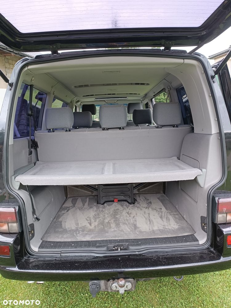 Volkswagen Caravelle - 8
