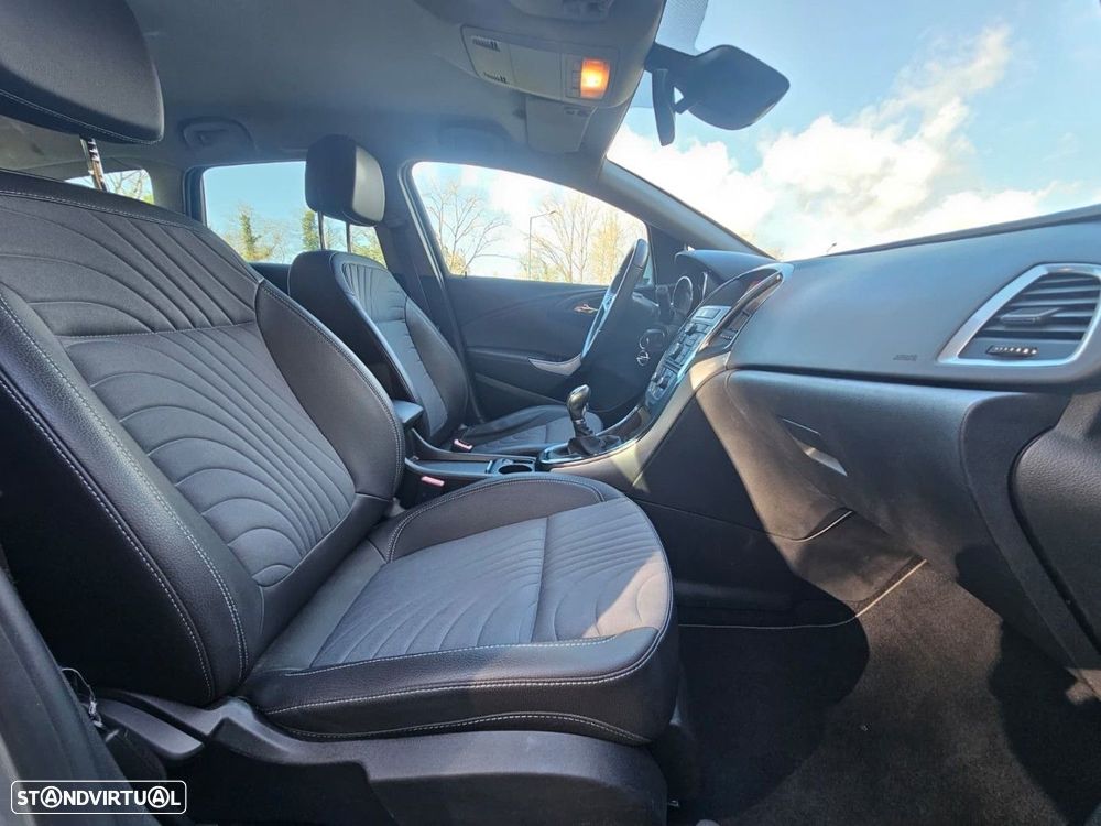 Opel Astra Sports Tourer - 29