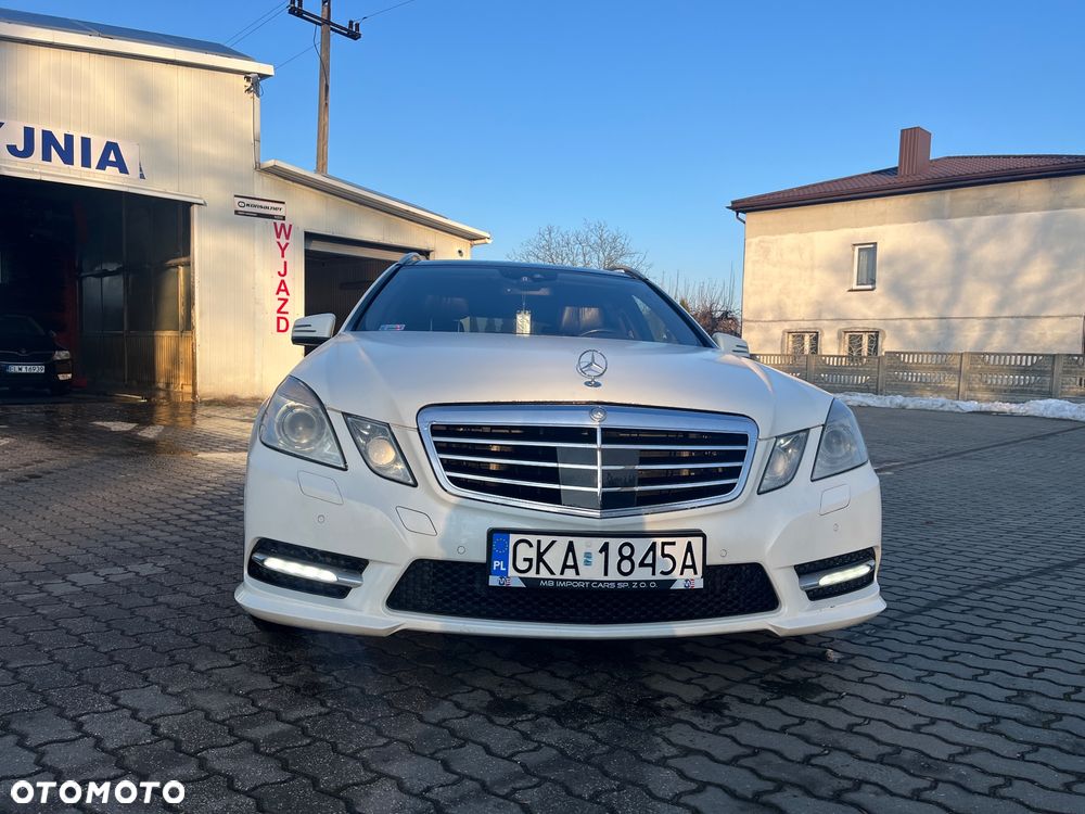 Mercedes-Benz Klasa E 500 4Matic BlueEFFICIENCY 7G-TRONIC Avantgarde - 3