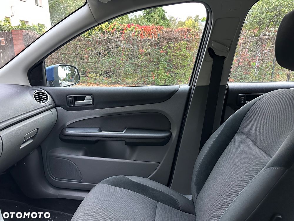 Ford Focus 2.0 Ghia EU5 - 4