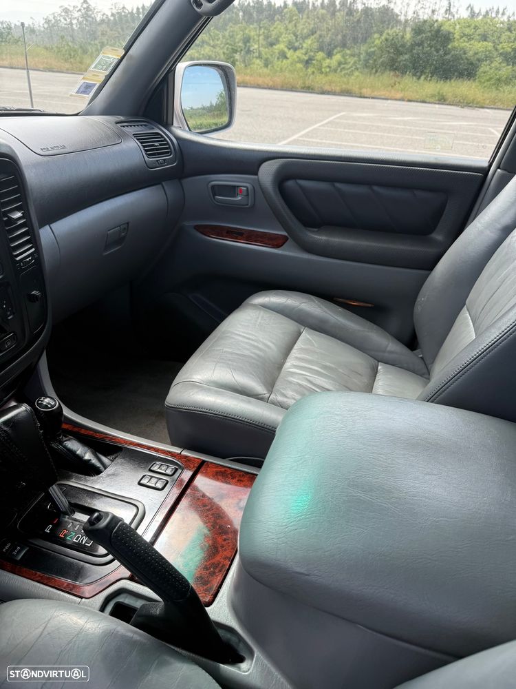 Toyota Land Cruiser 100 Auto Executive - 13