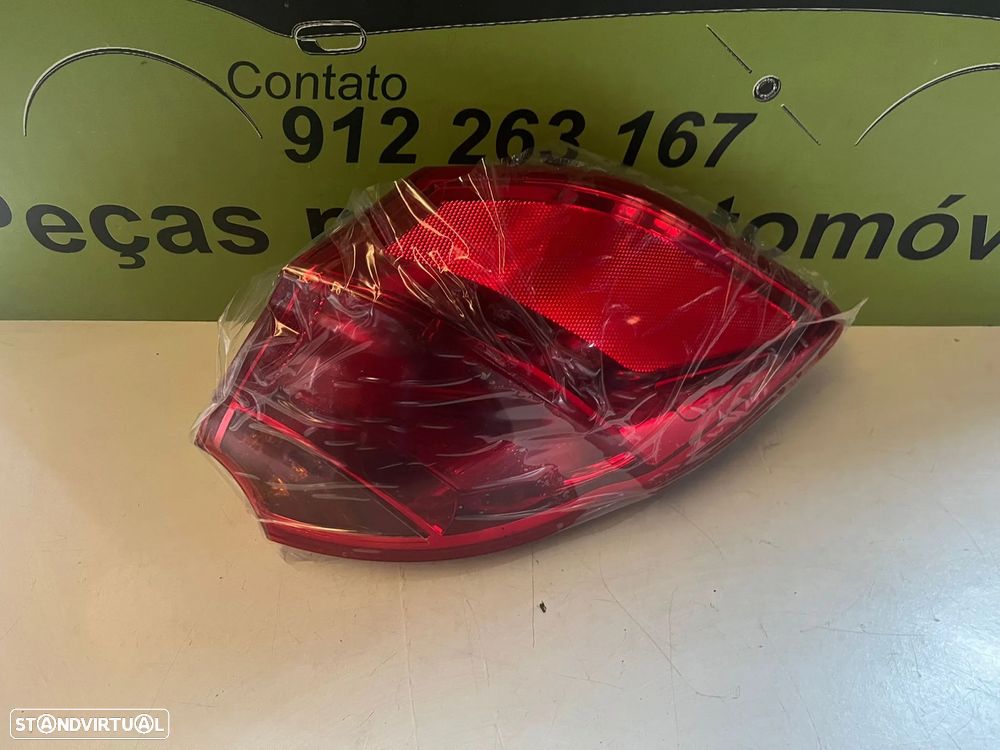 Kia Ceed II - FAROLIM DIREITO - FT497 - 2