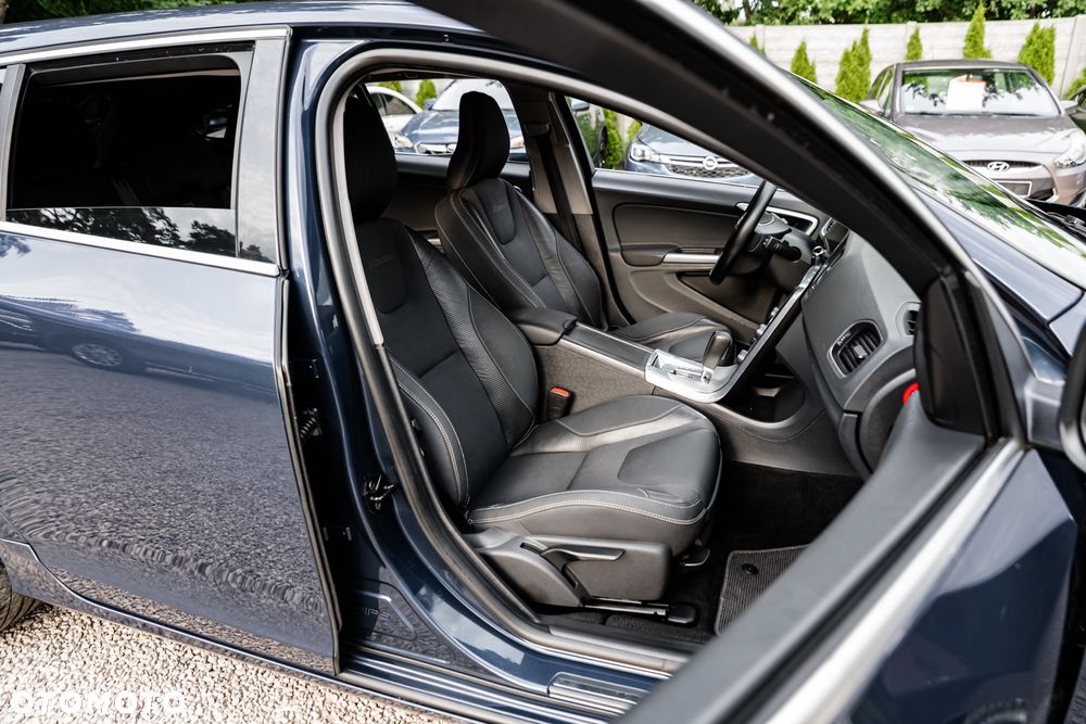 Volvo V60 T6 AWD R-Design - 24