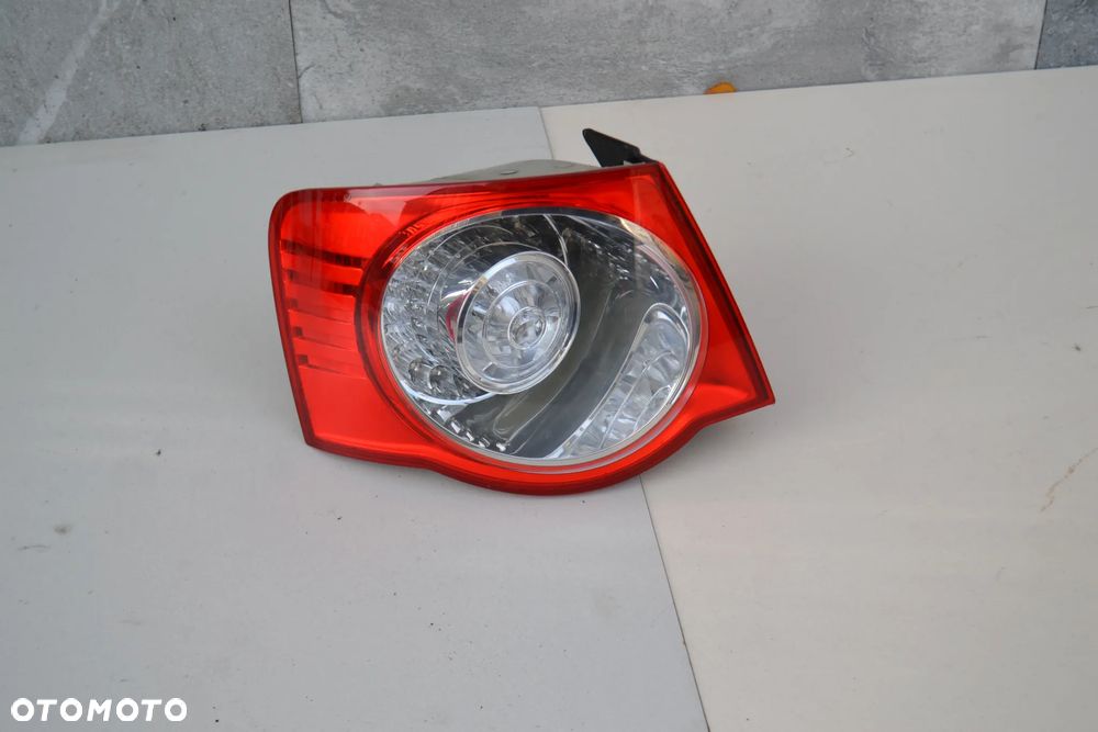 VW JETTA V LAMPA LED TYŁ TYLNA LEWA W BŁOTNIK ORYGINAŁ EUROPA 1K5945095G - 1