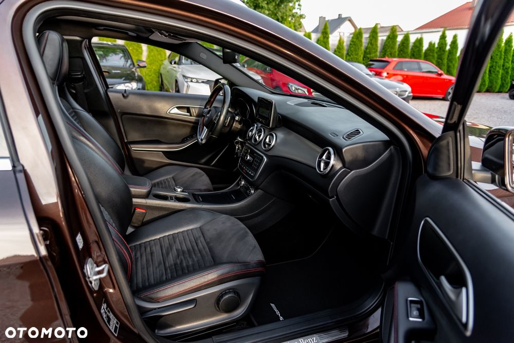Mercedes-Benz GLA 250 4Matic 7G-DCT AMG Line - 25