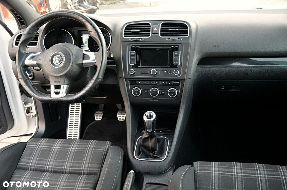 Volkswagen Golf - 21