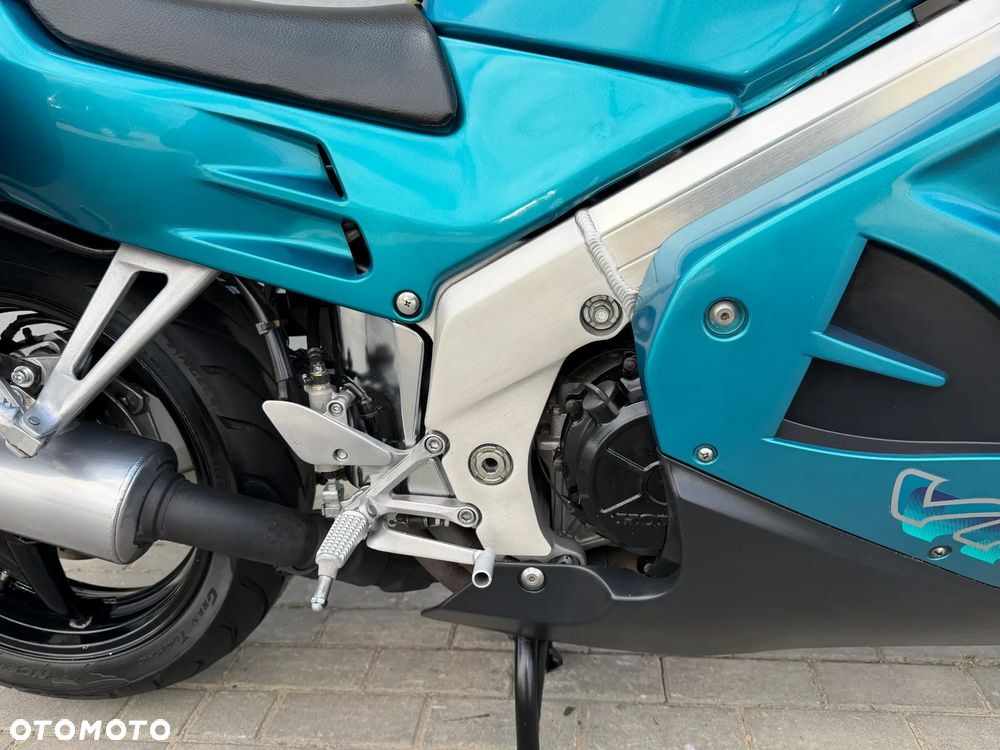 Honda VFR - 13
