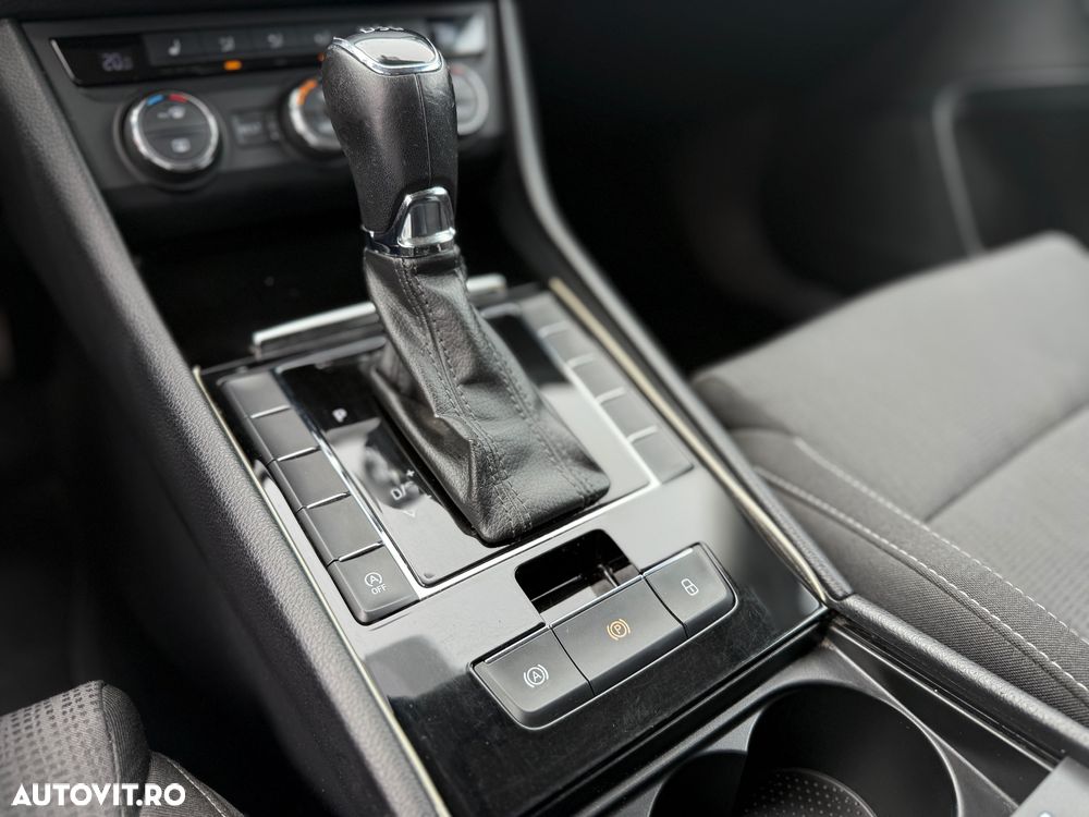 Skoda Superb 2.0 TDI DSG Active - 8