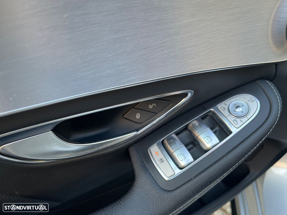 Mercedes-Benz C 300 h AMG Line - 16