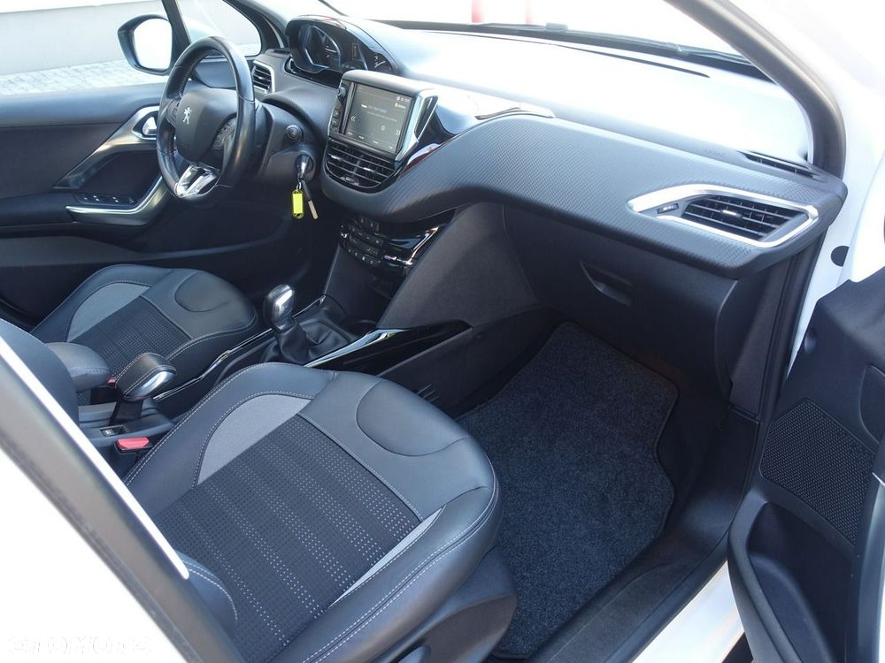 Peugeot 2008 1.2 Pure Tech Style S&S - 14