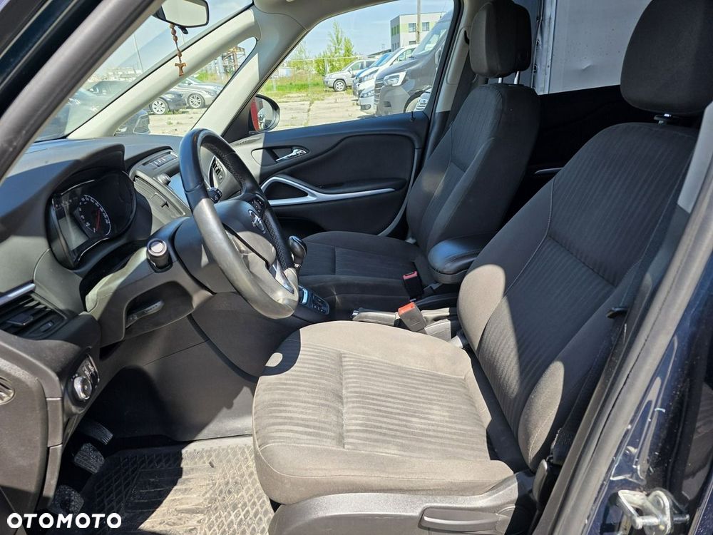 Opel Zafira - 10